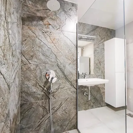 דירה Debar Maalo With Private Underground Parking - Quiet Location