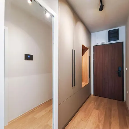 Debar Maalo With Private Underground Parking - Quiet Location Скопье