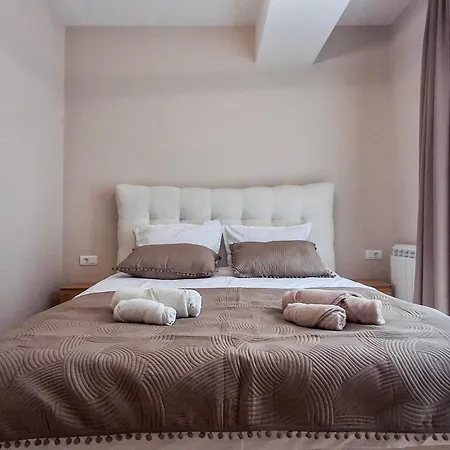 Debar Maalo With Private Underground Parking - Quiet Location Апартаменты
